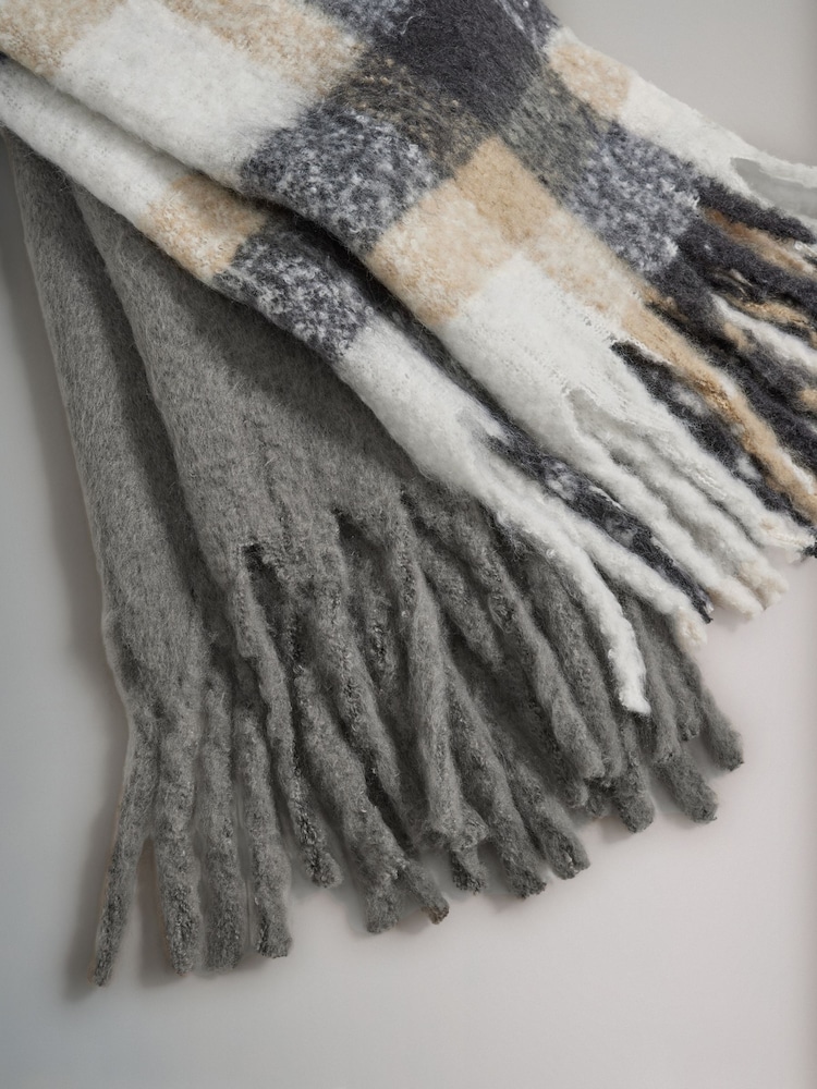 The Set Charcoal Grey/Neautral Check 2 Pack Chunky Scarfs - Image 4 of 4