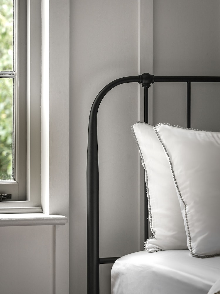 Gallery Home Black Patna Metal Bed - Image 2 of 5