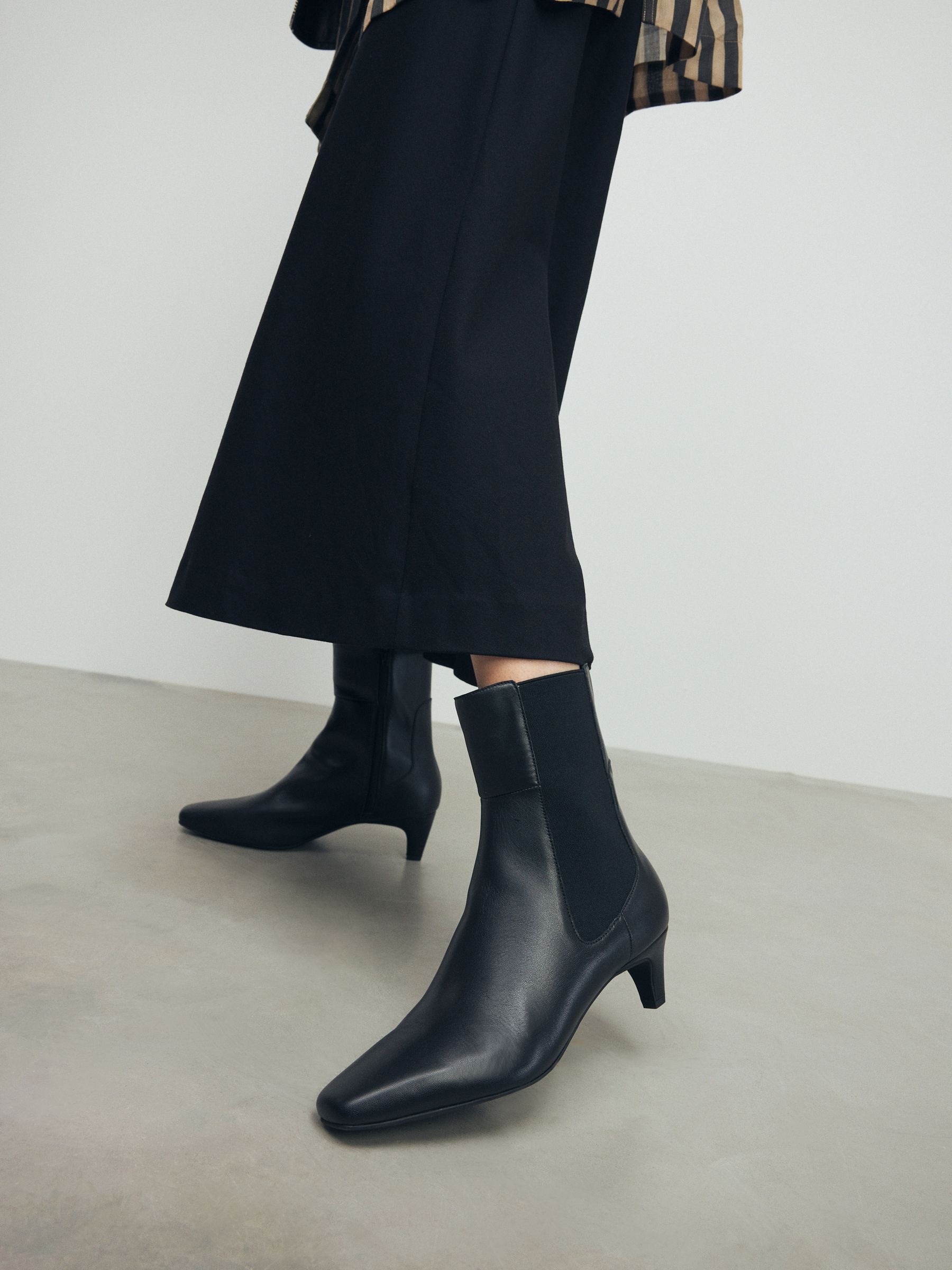 Stylish black ankle boots clearance