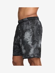 Nike Black Totality Camo 7 inch Dri-FIT Unlined Training Shorts - Image 3 of 4