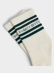 Vede retro - Calcetines con eslogan estilo universitario de Sweaty Betty - Imagen 2 de 3