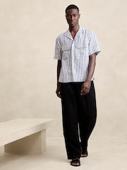синий и белый - Banana Republic 100% Linen Lightweight Striped Resort Shirt - Image 1 of 1