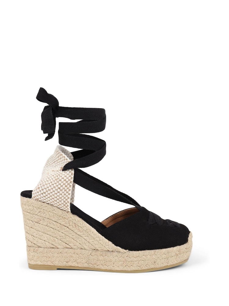 Schwarz - Jones Bootmaker Rosabelle Espadrilles mit Schnürdetail - Bild 1 von 5 Schwarz - Jones Bootmaker Rosabelle Espadrilles mit Schnürdetail - Bild 1 von 5