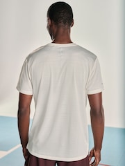 Neutral/Ecru - Aktiv-T-Shirt für Fitnessstudio und Training - Image 3 of 8