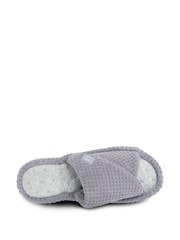 Gris - Pantuflas cruzadas de mujer con puntera abierta y diseño mullido Isotoner de Totes - Imagen 4 de 5