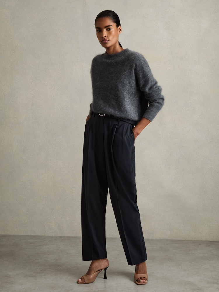 Reiss Freja Hose in Tapered Fit mit Gürtel - Bild 1 von 6