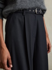 Reiss Freja Hose in Tapered Fit mit Gürtel - Bild 3 von 6