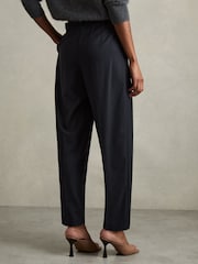 Reiss Freja Hose in Tapered Fit mit Gürtel - Bild 4 von 6