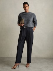 Reiss Freja Hose in Tapered Fit mit Gürtel - Bild 5 von 6
