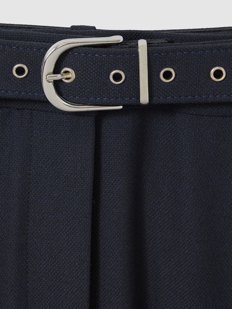 Reiss Freja Hose in Tapered Fit mit Gürtel - Bild 6 von 6