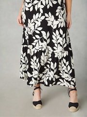 Live Unlimited Black Curve Mono Leaf Print Jersey Keyhole Maxi Dress - Image 5 of 7