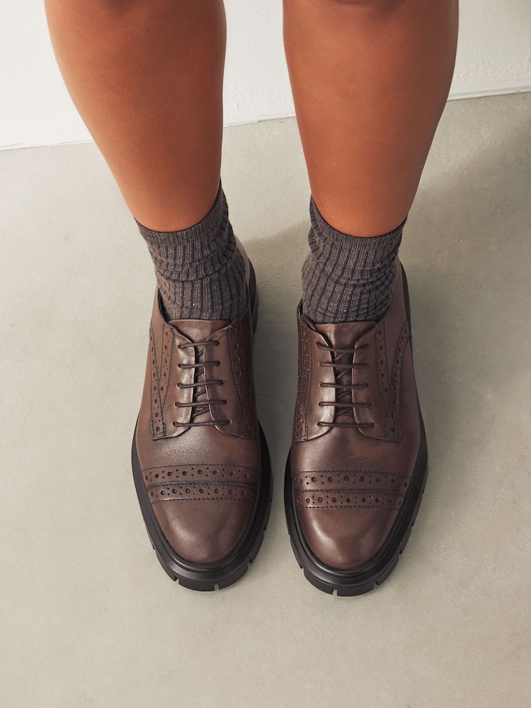 rjava - Forever Comfort® Leather Cleat gležnjar z luknjičastim vzorcem in vezalkami na vezalke; z vezalkami čevlji - Slika 1 iz 11 rjava - Forever Comfort® Leather Cleat gležnjar z luknjičastim vzorcem in vezalkami na vezalke; z vezalkami čevlji - Slika 1 iz 11