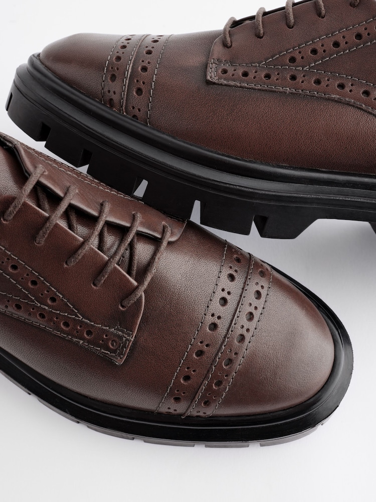 rjava - Forever Comfort® Leather Cleat gležnjar z luknjičastim vzorcem in vezalkami na vezalke; z vezalkami čevlji - Slika 11 iz 11 rjava - Forever Comfort® Leather Cleat gležnjar z luknjičastim vzorcem in vezalkami na vezalke; z vezalkami čevlji - Slika 11 iz 11