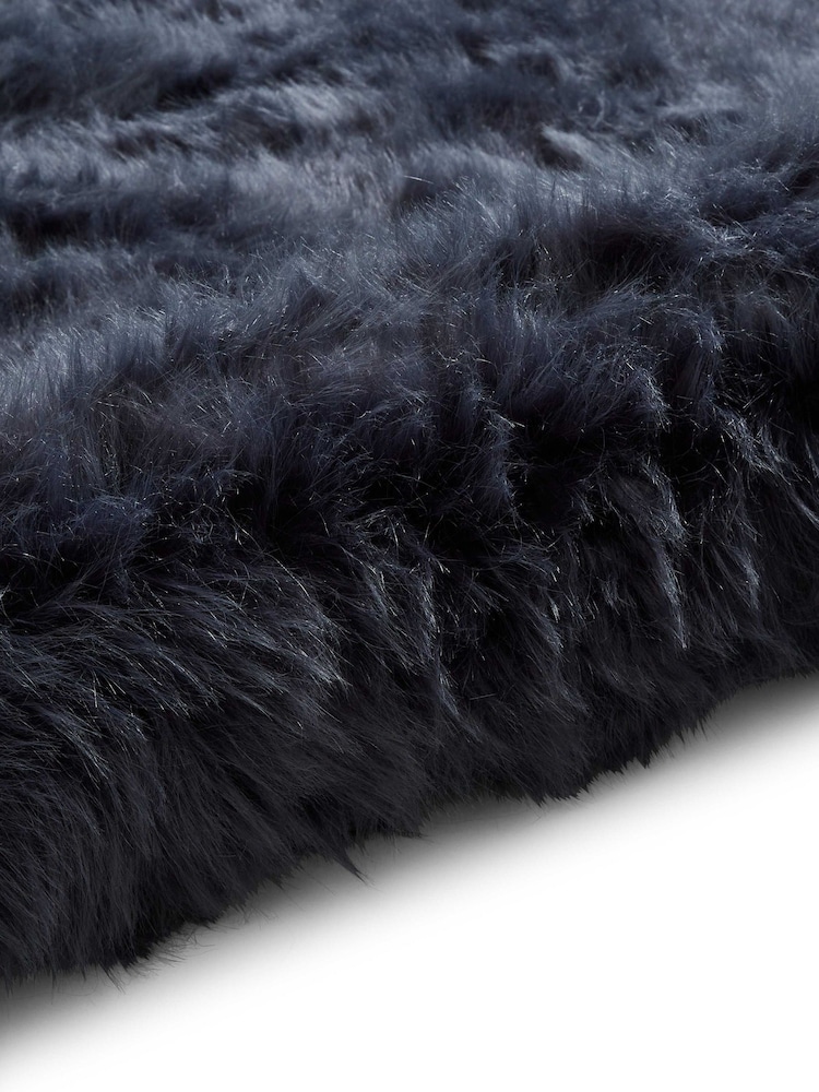 Laurence Llewelyn-Bowen Navy Plain Shaggy Mayfair Rug - Image 6 of 6 Laurence Llewelyn-Bowen Navy Plain Shaggy Mayfair Rug - Image 6 of 6