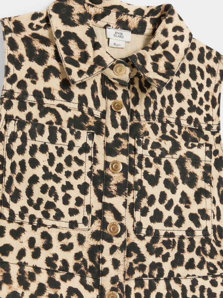 فستان قميص بطبعة فهد للبنات من River Island - صورة 2 من 3 فستان قميص بطبعة فهد للبنات من River Island - صورة 2 من 3