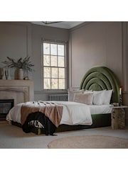 Gallery Home Green Hawes Upholstered Velvet Bed - Image 1 of 4