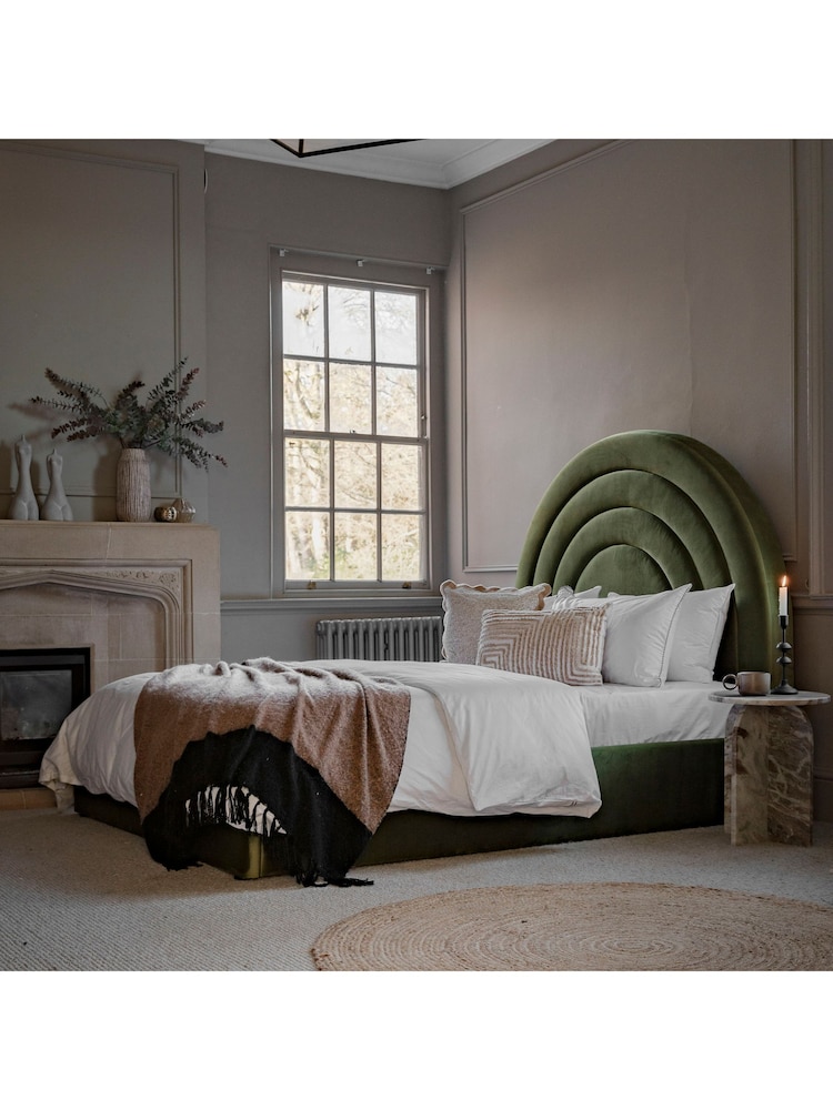 Gallery Home Green Hawes Upholstered Velvet Bed - Image 1 of 4