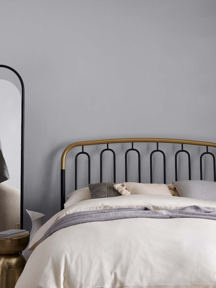 Warm Mid Grey Ultimate Multi-Surface 2.5L Paint - Image 2 of 5