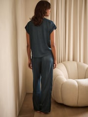 طقم بيجامة برّاق بلون أزرق على أخضر من B by Ted Baker - صورة 3 من 11