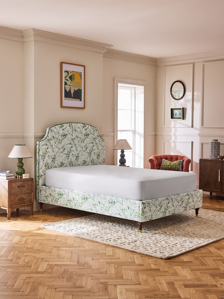 Nina Campbell Green Lowndes Bed Upholstered - Image 2 of 7