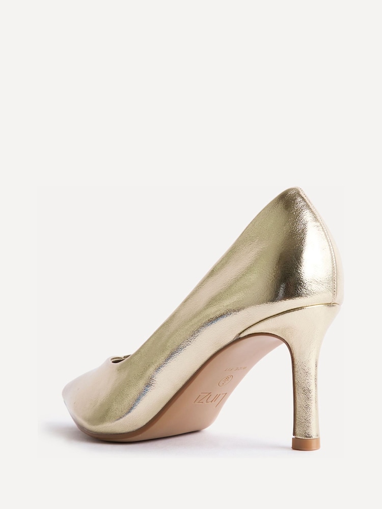 Guld - Linzi Sofia Bred passform V Cut Vamp Pumps - Bild 5 av 5