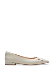 Clarks Cream Leather Sensa15 Lux Shoes - Image 1 of 8