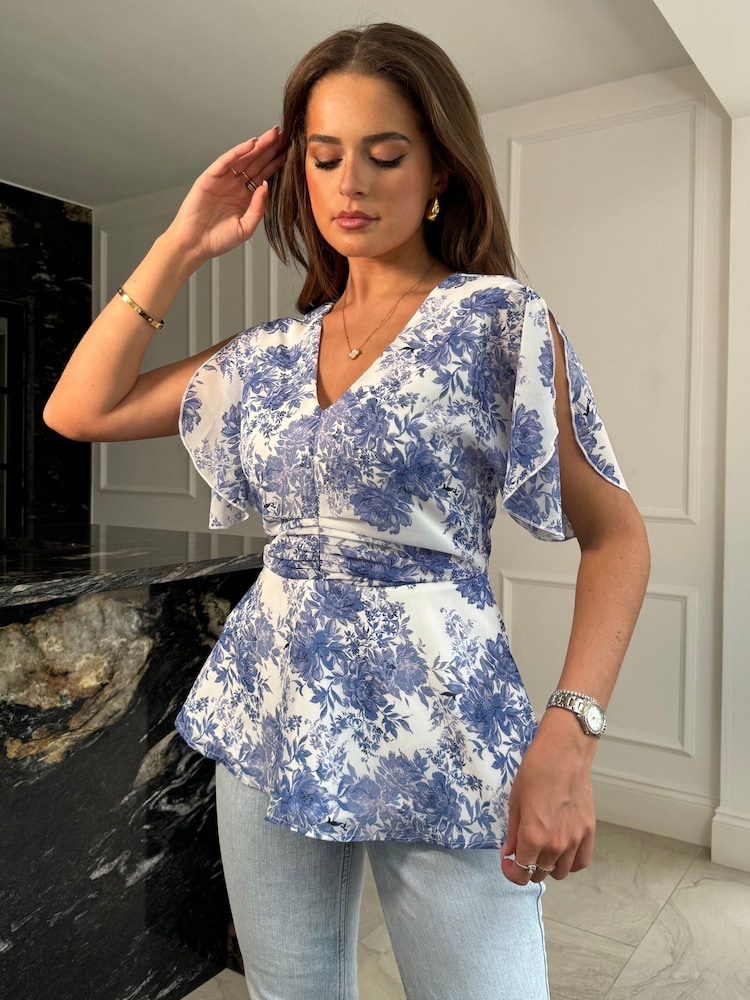 Girl In Mind Cleo Top mit gerafftem Detail und V-Ausschnitt - Bild 1 von 4