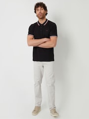 Schwarz - Threadbare – Polo-Shirt aus Baumwoll-Piqué mit Fischgrätenmuster und Kippkragen - Bild 3 von 4