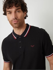 Schwarz - Threadbare – Polo-Shirt aus Baumwoll-Piqué mit Fischgrätenmuster und Kippkragen - Bild 4 von 4