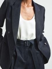 Reiss Olivia Anzughose aus Cupro mit Gürtel - Bild 3 von 5