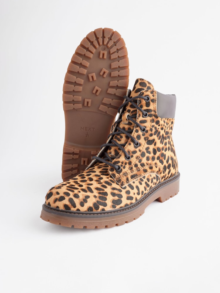 Leopard - Forever Comfort® Lace-Up Collared Boots - Bild 7 von 7 Leopard - Forever Comfort® Lace-Up Collared Boots - Bild 7 von 7