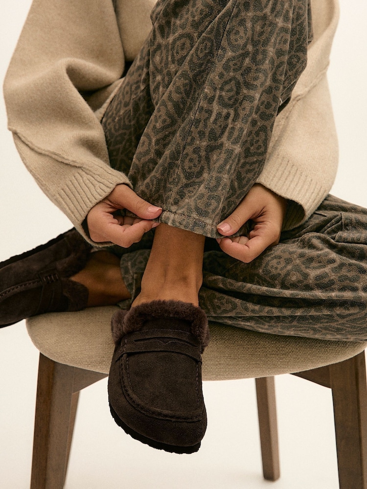 Qəhvəyi süet - Linzi Elma Fur Mule Slippers - 7şəkildən 1 şəkil Qəhvəyi süet - Linzi Elma Fur Mule Slippers - 7şəkildən 1 şəkil