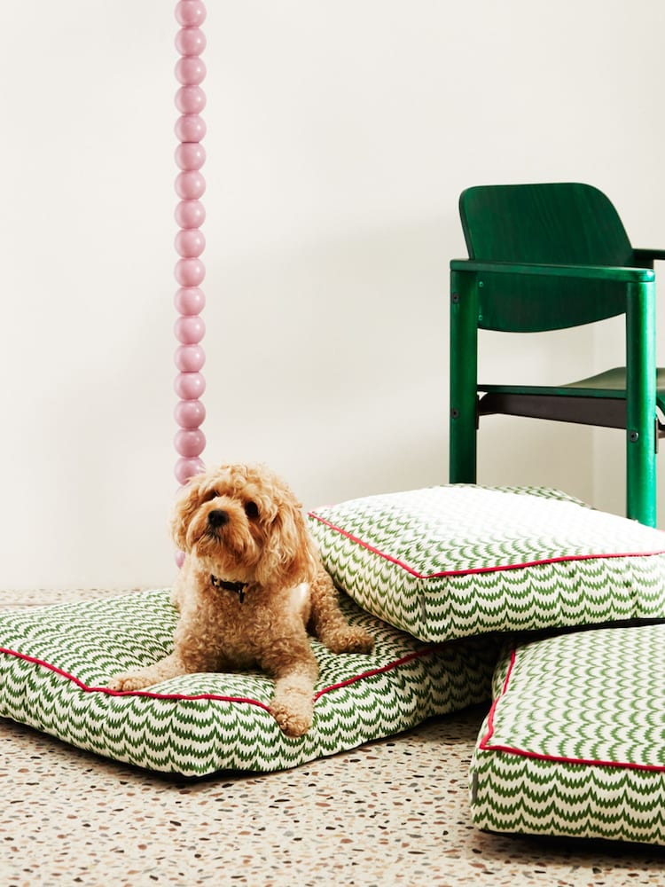 Oliver Bonas Green/White Wavy Pet Medium Bed - Image 1 of 4