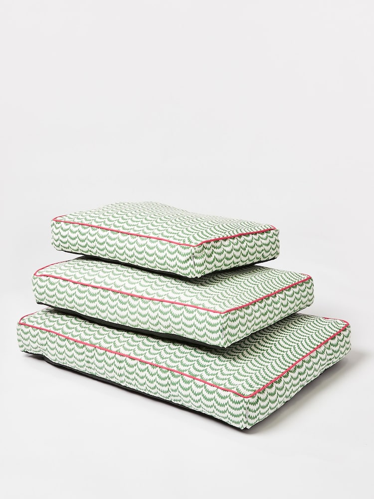 Oliver Bonas Green/White Wavy Pet Medium Bed - Image 4 of 4