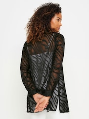 Schwarz - M&Co White Zebra Print Long Sleeve Mesh Shirt - Bild 3 von 6