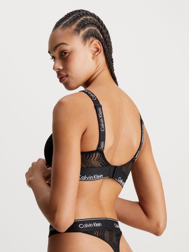 حمَّالة صدر بشعار على الحمَّالات من Calvin Klein - صورة 2 من 3