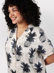 Chelsea Peers Cream Curve Satin Jacquard Pineapple Short Pyjama Set - Image 4 of 5