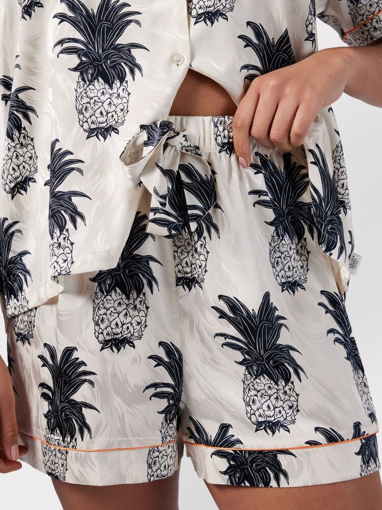 Chelsea Peers Cream Curve Satin Jacquard Pineapple Short Pyjama Set - Image 5 of 5
