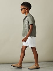 Camisa con cuello cubano bordada de algodón Sonny de Reiss - Imagen 3 de 4