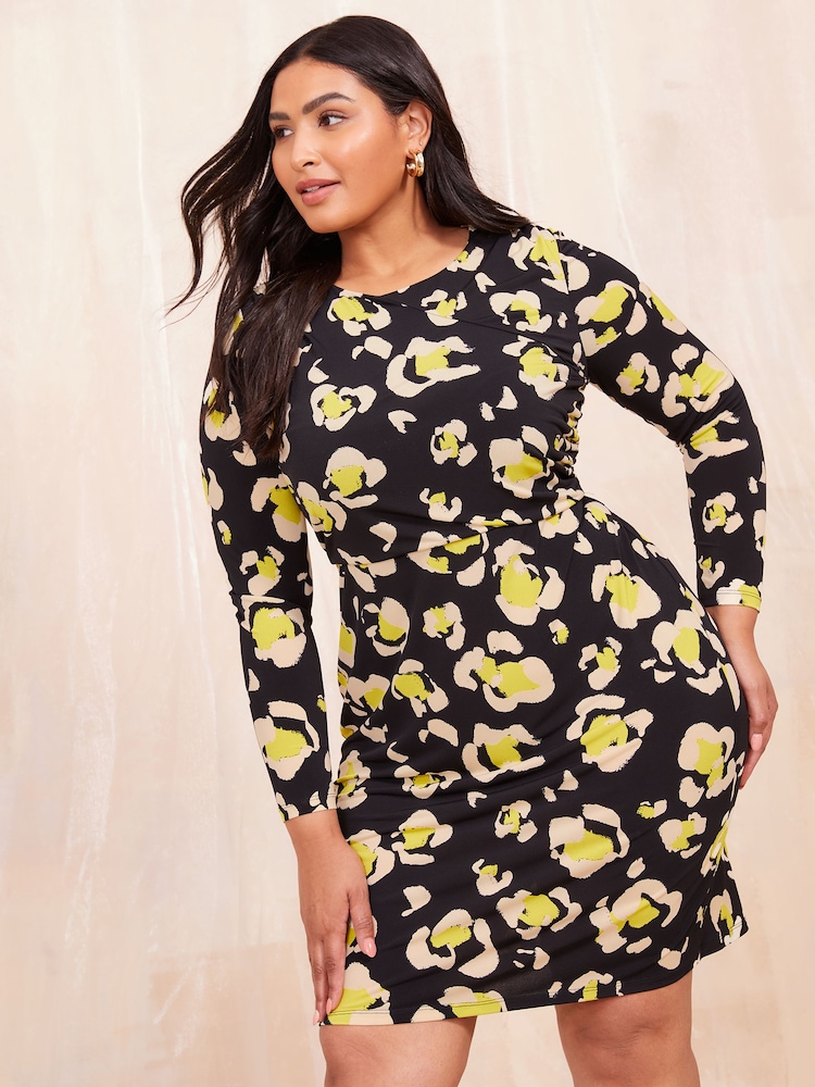 فستان قصير بأكمام طويلة مصنوع من الجيرسيه مزين بطبعة جلد حيوان من Curves Like These - صورة 1 من 4