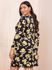 فستان قصير بأكمام طويلة مصنوع من الجيرسيه مزين بطبعة جلد حيوان من Curves Like These - صورة 4 من 4