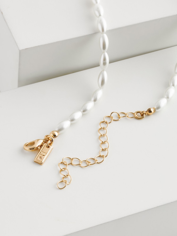 White Pearl Effect Short Necklace - Image 4 of 4