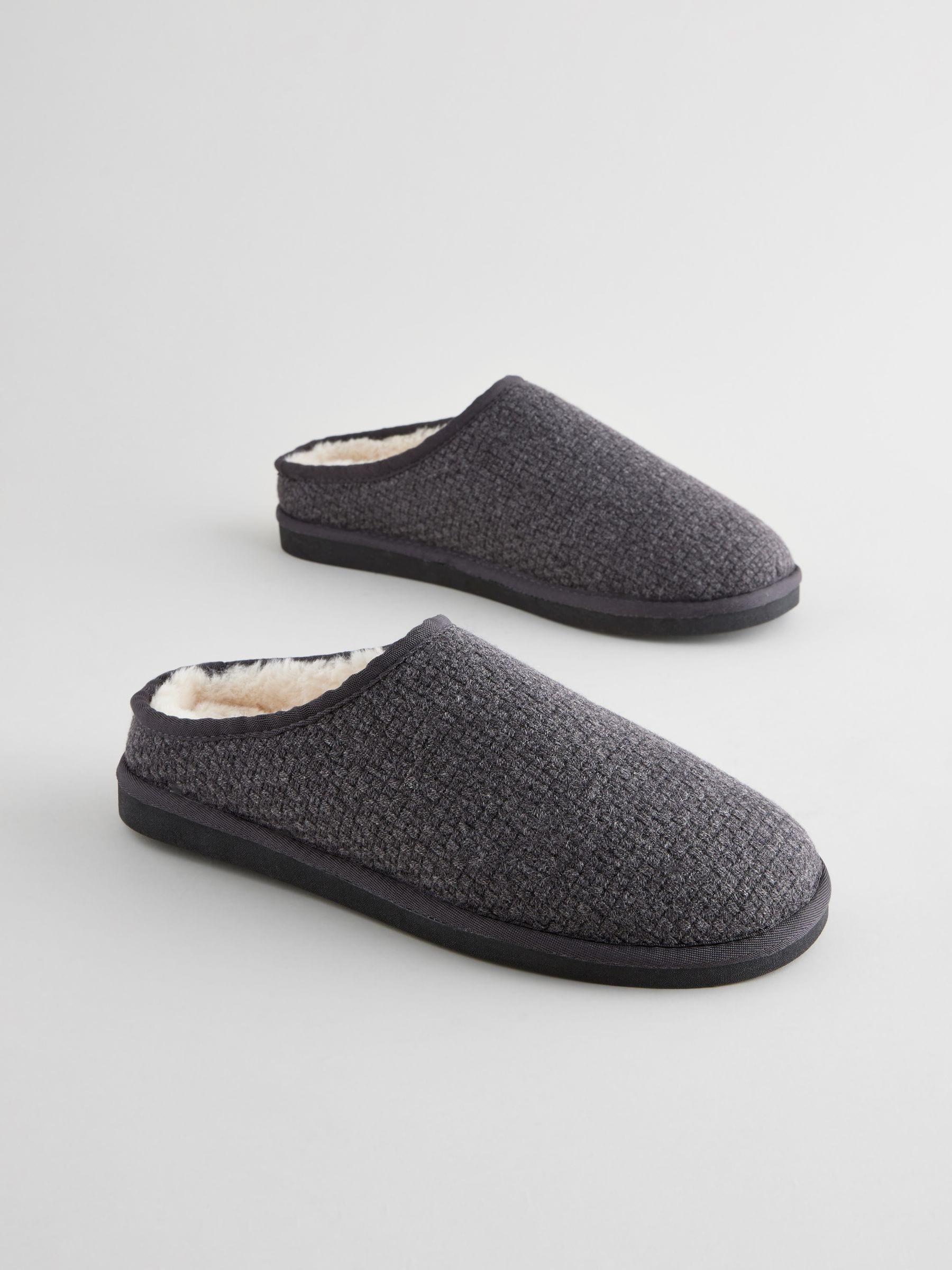 Kaufe Sie Anthrazitgrau Faux Fur Lined Textured Mule Slippers bei Next Deutschland