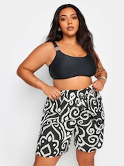 Yours Curve Crinkle-Shorts mit Quasten und abstraktem Print - Bild 1 von 5