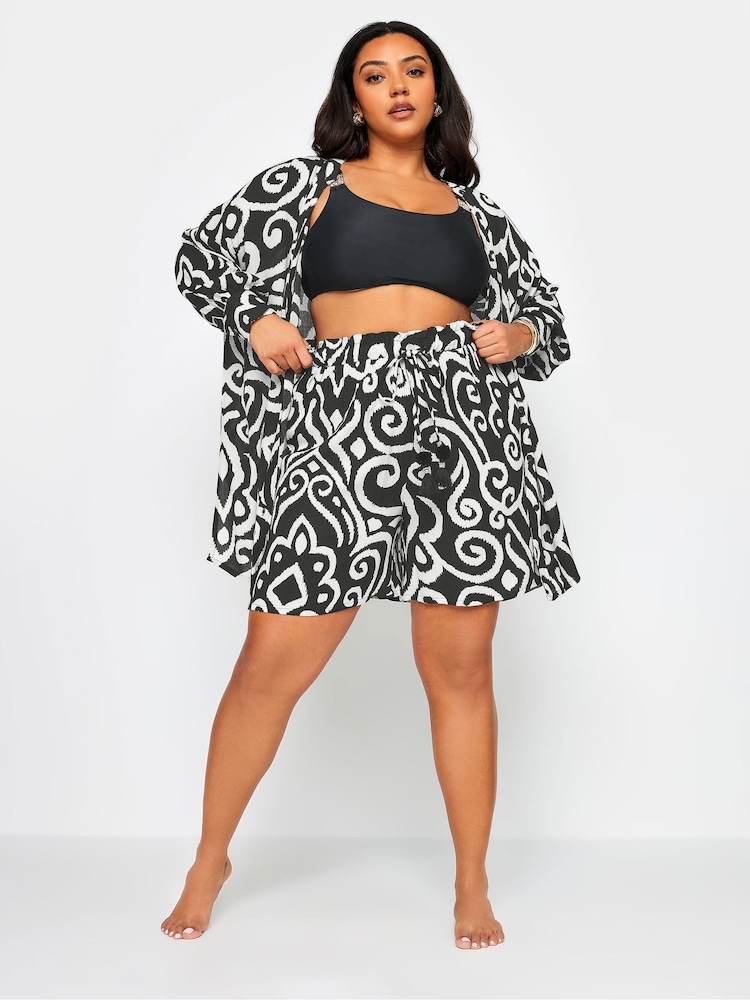 Yours Curve Crinkle-Shorts mit Quasten und abstraktem Print - Bild 2 von 5