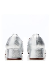 srebrna (barva); srebro - Moda in Pelle Fenet Soft Square Toe Heeled Snaffle Trim Loafers - Slika 3 iz 4