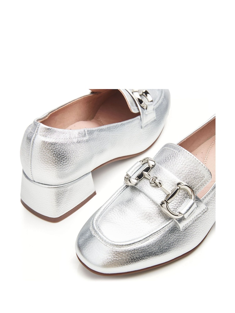 srebrna (barva); srebro - Moda in Pelle Fenet Soft Square Toe Heeled Snaffle Trim Loafers - Slika 4 iz 4
