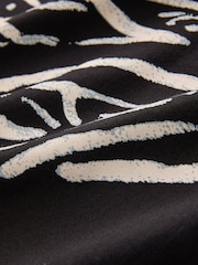Schwarz/Weiß Abstrakter Print - Kurzärmeliges T-Shirt mit Rundhalsausschnitt aus 100 % Baumwolle - Bild 7 von 7