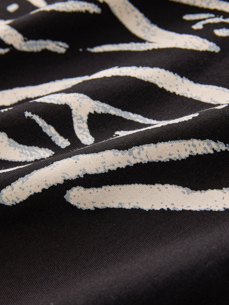 Black/White Abstract Print 100% Cotton Short Sleeve Crew Neck T-Shirt - Image 7 of 7 Black/White Abstract Print 100% Cotton Short Sleeve Crew Neck T-Shirt - Image 7 of 7