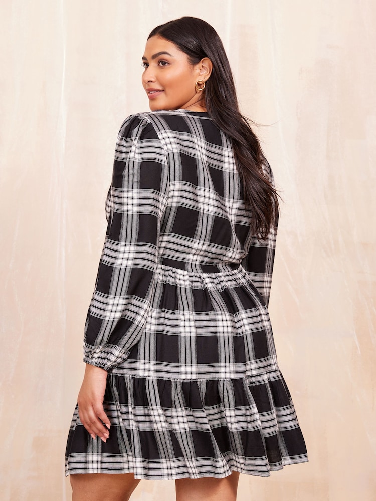 Curves Like These Black/White Midi Check Smock Dress - Image 4 of 4 Curves Like These Black/White Midi Check Smock Dress - Image 4 of 4